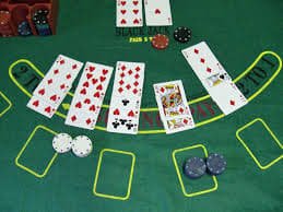 Perbandingan tampilan aplikasi Android dan browser mawartotoslot di meja roulette live