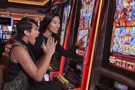 Antarmuka permainan live dealer di mawartotoslot dengan pilihan meja dan stream langsung